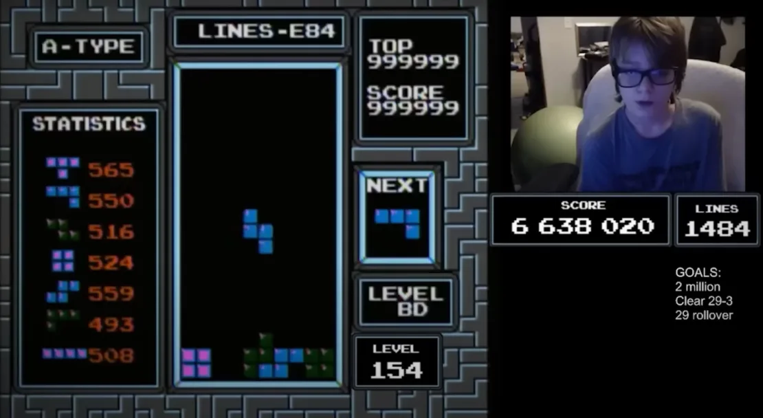 You are currently viewing Egy 13 éves fiú elérte a lehetetlent, végigvitte a Tetris játékot